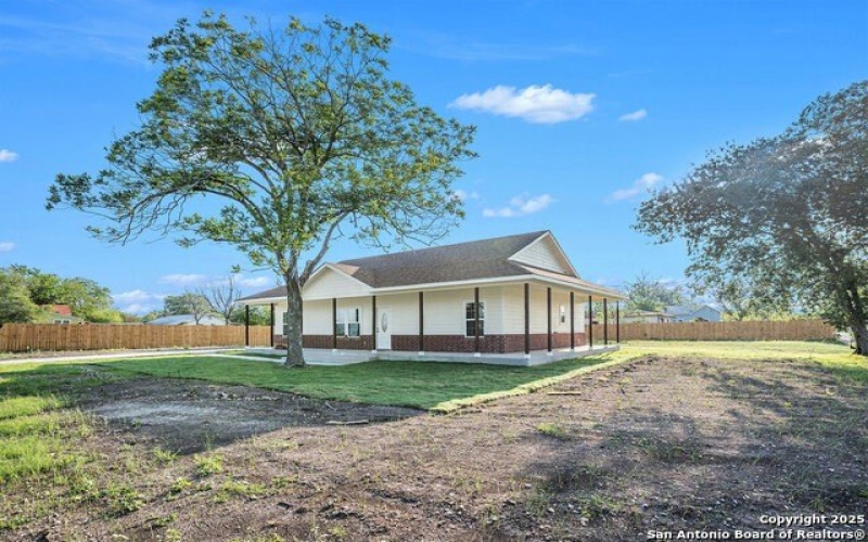 1615 N Guadalupe, Seguin, TX 78155, 3 Habitaciones Habitaciones , ,2 BañosBaños,Residential,En Venta,1615 N Guadalupe,1865700