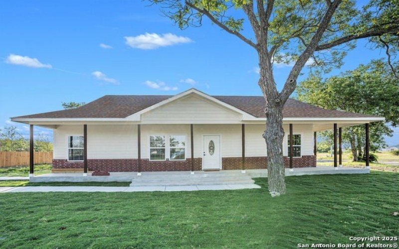 1615 N Guadalupe, Seguin, TX 78155, 3 Habitaciones Habitaciones , ,2 BañosBaños,Residential,En Venta,1615 N Guadalupe,1865700