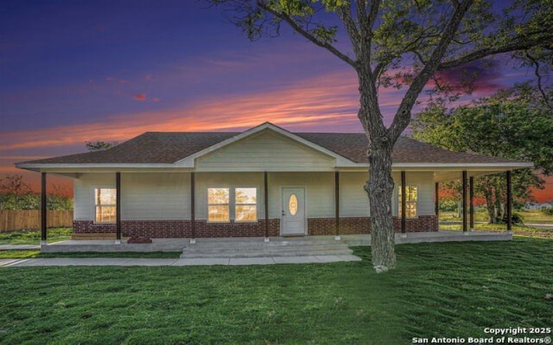 1615 N Guadalupe, Seguin, TX 78155, 3 Habitaciones Habitaciones , ,2 BañosBaños,Residential,En Venta,1615 N Guadalupe,1865700