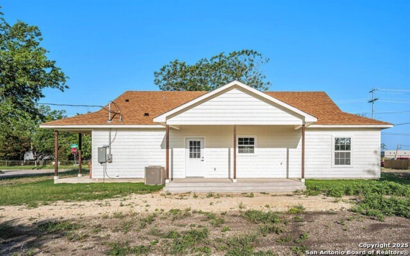 1615 N Guadalupe, Seguin, TX 78155, 3 Habitaciones Habitaciones , ,2 BañosBaños,Residential,En Venta,1615 N Guadalupe,1865700