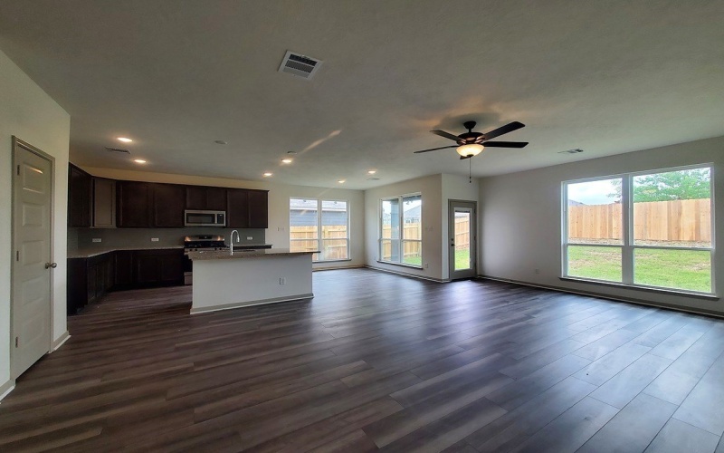 1418 Lake Ridge Drive, Brenham, TX 77833, 4 Bedrooms Bedrooms, ,2 BathroomsBathrooms,Residential,For Sale,1418 Lake Ridge Drive,147414
