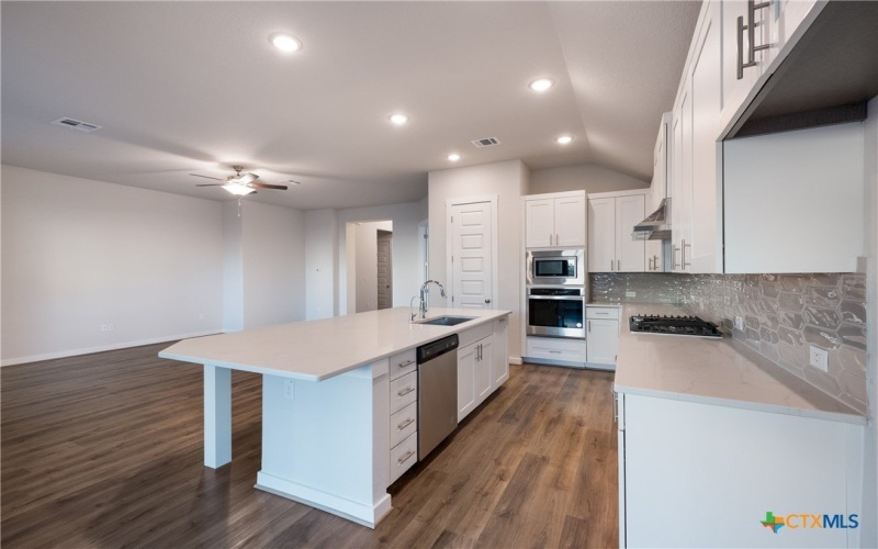 584 Tobacco Pass, New Braunfels, TX 78132, 4 Habitaciones Habitaciones , ,2 BañosBaños,Residential,En Venta,584 Tobacco Pass,475459