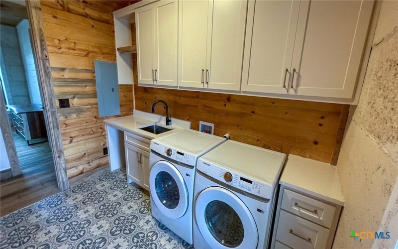 5614 Harwood Road, Luling, TX 78648, 5 Habitaciones Habitaciones , ,5 BañosBaños,Otro,En Venta,5614 Harwood Road,546673