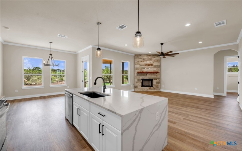 2221 Park View Drive, Marble Falls, TX 78654, 5 Bedrooms Bedrooms, ,2 BathroomsBathrooms,Residential,For Sale,2221 Park View Drive,565422