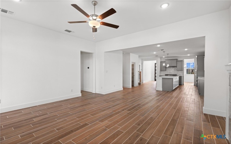19133 Ariel Elena Way, Pflugerville, TX 78660, 5 Bedrooms Bedrooms, ,5 BathroomsBathrooms,Residential,For Sale,19133 Ariel Elena Way,566285