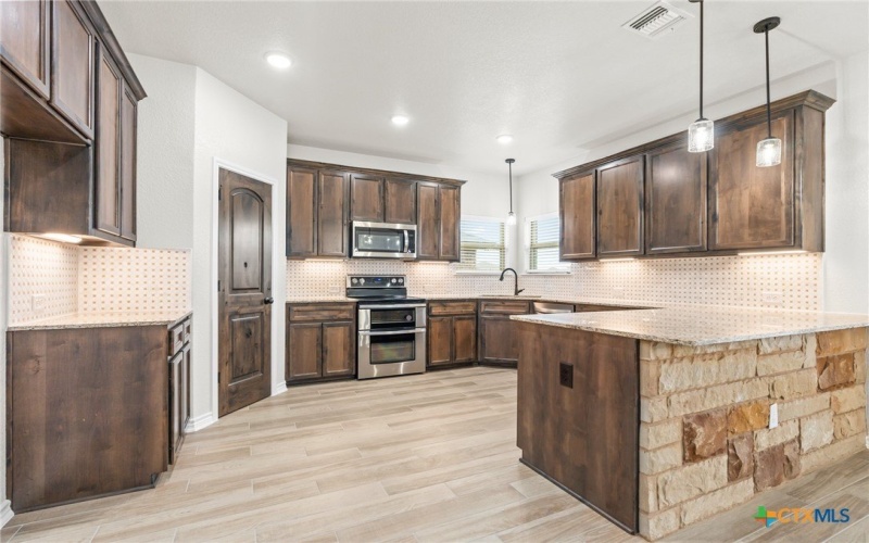 611 Dred Roger Circle, Killeen, TX 76542, 4 Bedrooms Bedrooms, ,2 BathroomsBathrooms,Residential,For Sale,611 Dred Roger Circle,568134