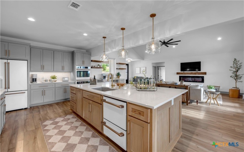 438 Cedar Mountain Drive, Marble Falls, TX 78654, 4 Bedrooms Bedrooms, ,2 BathroomsBathrooms,Residential,For Sale,438 Cedar Mountain Drive,573746