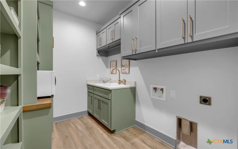 438 Cedar Mountain Drive, Marble Falls, TX 78654, 4 Bedrooms Bedrooms, ,2 BathroomsBathrooms,Residential,For Sale,438 Cedar Mountain Drive,573746