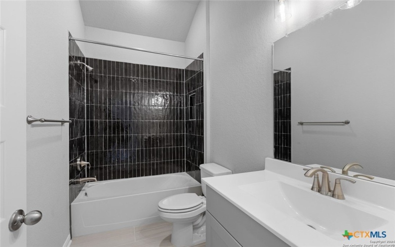 2015 Newforest Peak, New Braunfels, TX 78130, 3 Bedrooms Bedrooms, ,2 BathroomsBathrooms,Residential,For Sale,2015 Newforest Peak,568823