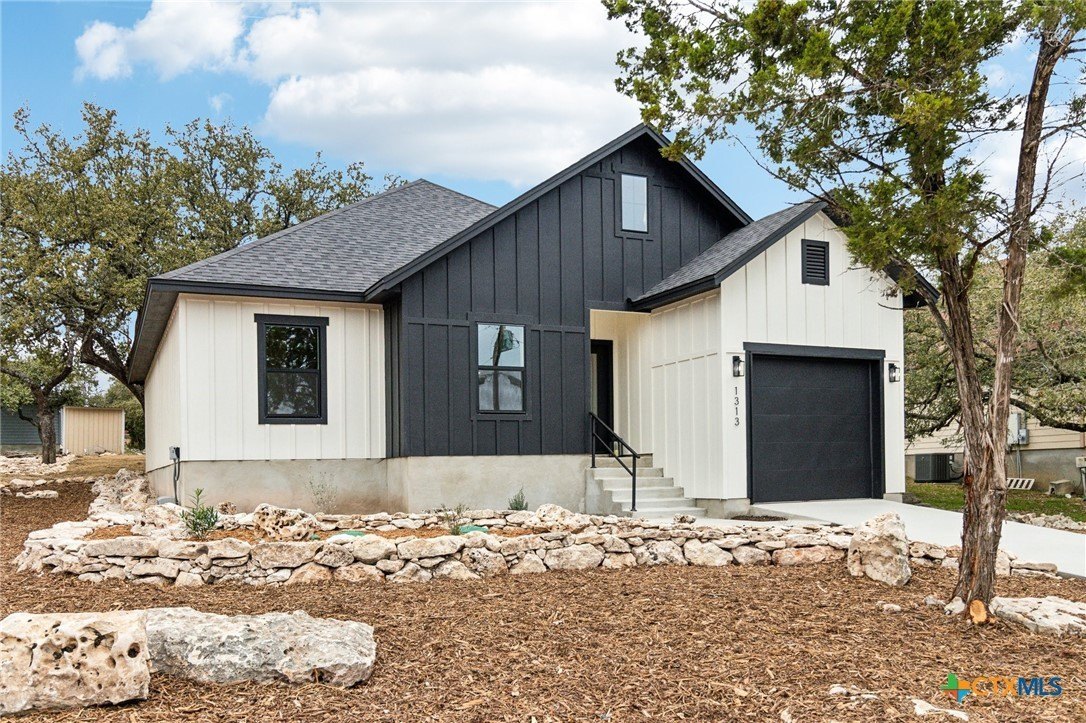 1313 Green Meadow Lane, Spring Branch, TX 78070, 3 Bedrooms Bedrooms, ,2 BathroomsBathrooms,Residential,For Sale,1313 Green Meadow Lane,569416