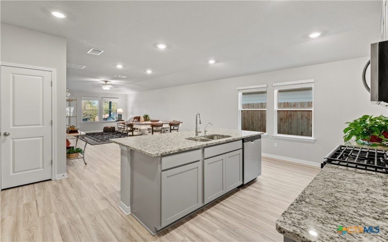 416 View Drive, Georgetown, TX 78628, 3 Habitaciones Habitaciones , ,2 BañosBaños,Residential,En Venta,416 View Drive,569729