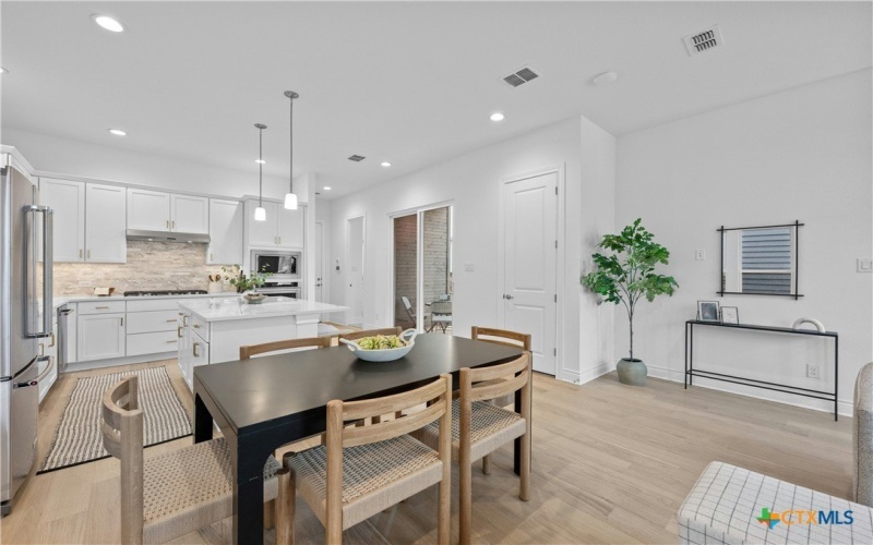 795 N Academy Avenue, New Braunfels, TX 78130, 3 Habitaciones Habitaciones , ,2 BañosBaños,Residential,En Venta,795 N Academy Avenue,569981