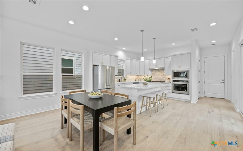 795 N Academy Avenue, New Braunfels, TX 78130, 3 Habitaciones Habitaciones , ,2 BañosBaños,Residential,En Venta,795 N Academy Avenue,569981