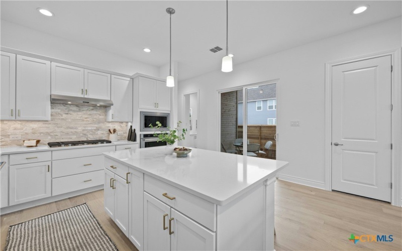 795 N Academy Avenue, New Braunfels, TX 78130, 3 Habitaciones Habitaciones , ,2 BañosBaños,Residential,En Venta,795 N Academy Avenue,569981
