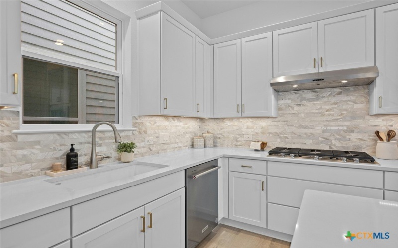 795 N Academy Avenue, New Braunfels, TX 78130, 3 Habitaciones Habitaciones , ,2 BañosBaños,Residential,En Venta,795 N Academy Avenue,569981