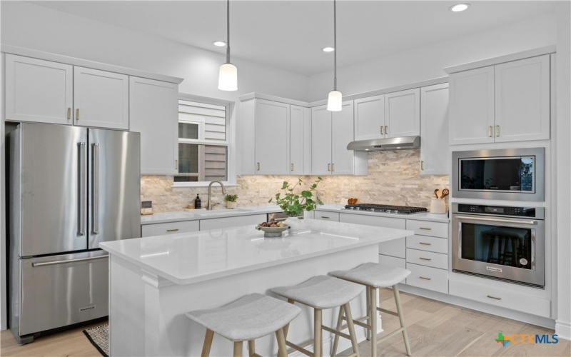 795 N Academy Avenue, New Braunfels, TX 78130, 3 Habitaciones Habitaciones , ,2 BañosBaños,Residential,En Venta,795 N Academy Avenue,569981