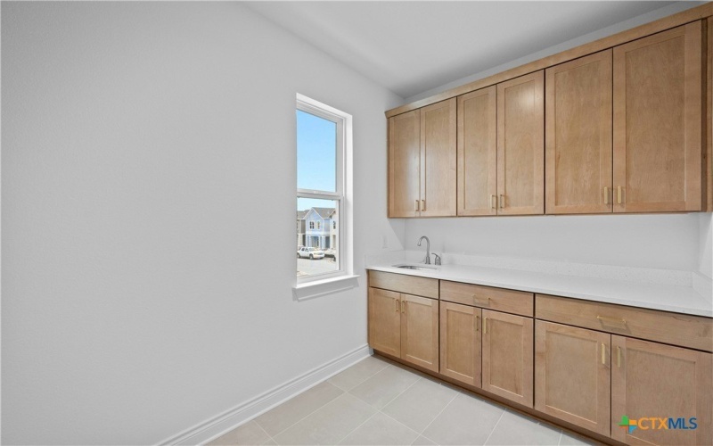 795 N Academy Avenue, New Braunfels, TX 78130, 3 Habitaciones Habitaciones , ,2 BañosBaños,Residential,En Venta,795 N Academy Avenue,569981