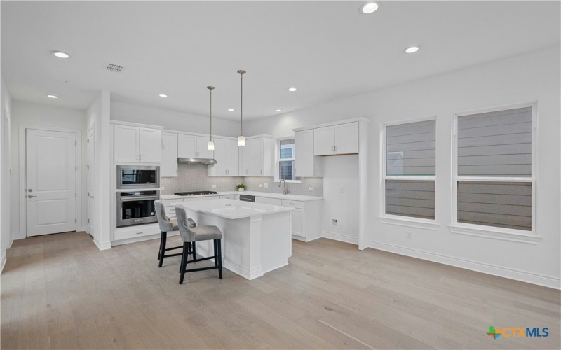 759 N Academy Avenue, New Braunfels, TX 78130, 3 Habitaciones Habitaciones , ,2 BañosBaños,Residential,En Venta,759 N Academy Avenue,570138