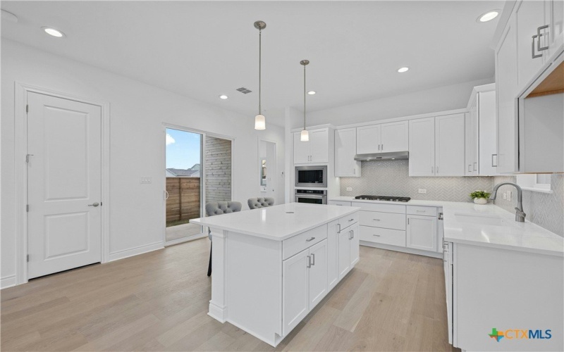 759 N Academy Avenue, New Braunfels, TX 78130, 3 Habitaciones Habitaciones , ,2 BañosBaños,Residential,En Venta,759 N Academy Avenue,570138