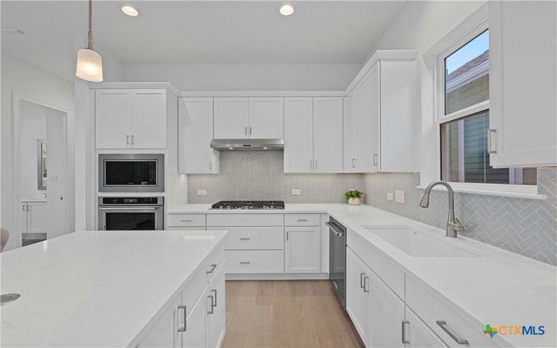 759 N Academy Avenue, New Braunfels, TX 78130, 3 Habitaciones Habitaciones , ,2 BañosBaños,Residential,En Venta,759 N Academy Avenue,570138