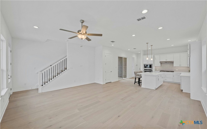 759 N Academy Avenue, New Braunfels, TX 78130, 3 Habitaciones Habitaciones , ,2 BañosBaños,Residential,En Venta,759 N Academy Avenue,570138