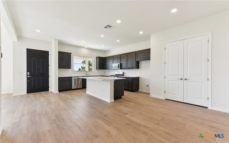139 Stewart Drive #101, San Marcos, TX 78666, 3 Bedrooms Bedrooms, ,2 BathroomsBathrooms,Residential,For Sale,139 Stewart Drive,570871