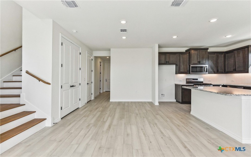 107 Maceo Way #101, San Marcos, TX 78666, 3 Habitaciones Habitaciones , ,2 BañosBaños,Residential,En Venta,107 Maceo Way,570928