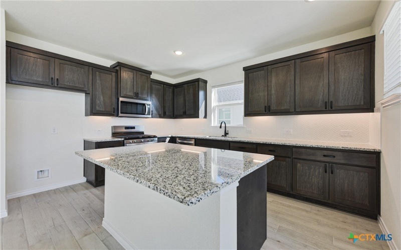 107 Maceo Way #101, San Marcos, TX 78666, 3 Habitaciones Habitaciones , ,2 BañosBaños,Residential,En Venta,107 Maceo Way,570928