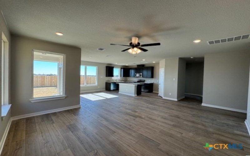 927 James Parker Circle, Killeen, TX 76542, 3 Bedrooms Bedrooms, ,2 BathroomsBathrooms,Residential,For Sale,927 James Parker Circle,571777