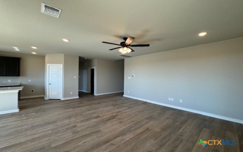 927 James Parker Circle, Killeen, TX 76542, 3 Bedrooms Bedrooms, ,2 BathroomsBathrooms,Residential,For Sale,927 James Parker Circle,571777