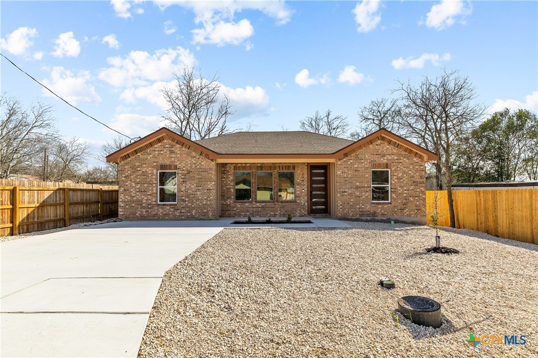 209 Troell Street, Seguin, TX 78155, 3 Bedrooms Bedrooms, ,2 BathroomsBathrooms,Residential,For Sale,209 Troell Street,572016