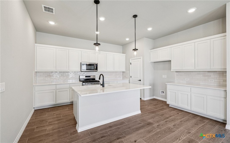 103 San Luis Pass #101, San Marcos, TX 78666, 2 Bedrooms Bedrooms, ,2 BathroomsBathrooms,Residential,For Sale,103 San Luis Pass,575918