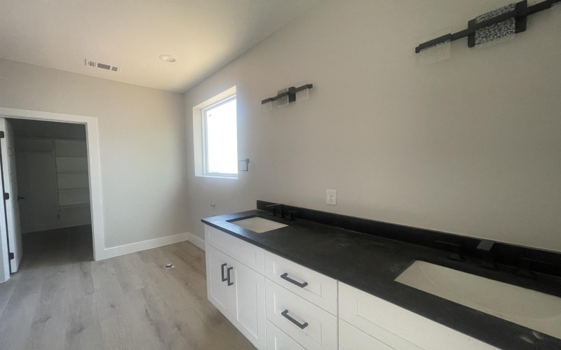 650 Birch Lane, Cottonwood Shores, TX 78657, 3 Habitaciones Habitaciones , ,2 BañosBaños,Residential,En Venta,650 Birch Lane,173316