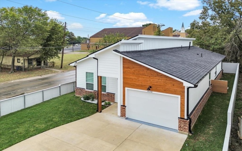 1028 Comal Street, Dallas, TX 75203, 3 Habitaciones Habitaciones , ,2 BañosBaños,Residential,En Venta,1028 Comal Street,20816767
