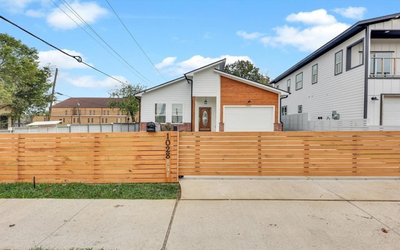 1028 Comal Street, Dallas, TX 75203, 3 Habitaciones Habitaciones , ,2 BañosBaños,Residential,En Venta,1028 Comal Street,20816767