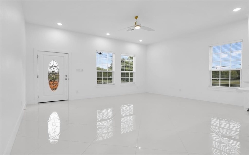 1028 Comal Street, Dallas, TX 75203, 3 Habitaciones Habitaciones , ,2 BañosBaños,Residential,En Venta,1028 Comal Street,20816767