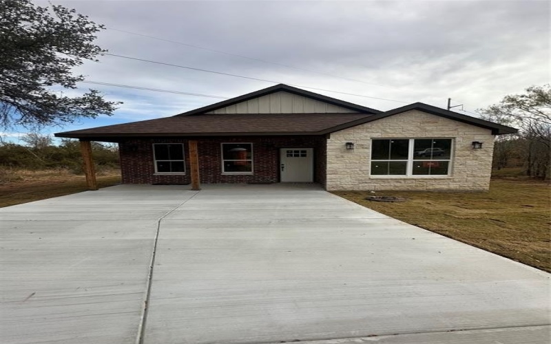 5741 Black Pine Circle, Granbury, TX 76048, 3 Bedrooms Bedrooms, ,2 BathroomsBathrooms,Residential,For Sale,5741 Black Pine Circle,20793981