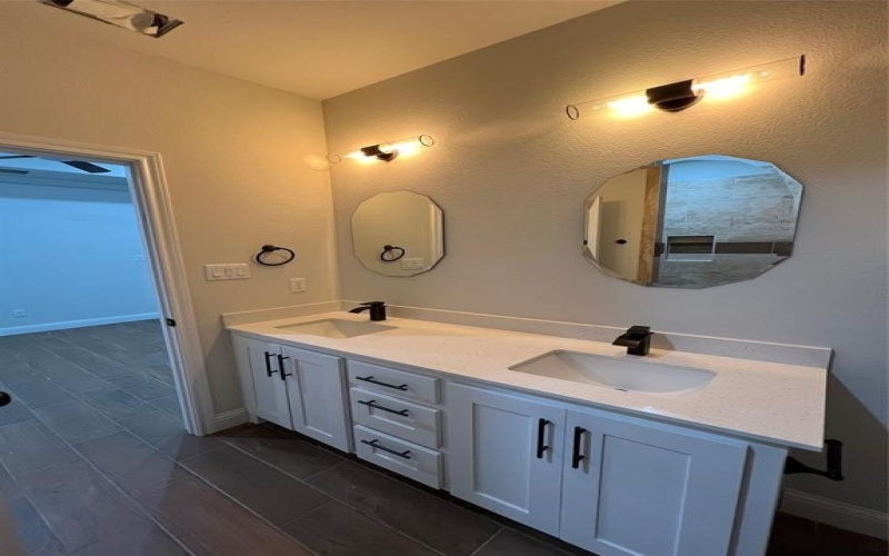 5741 Black Pine Circle, Granbury, TX 76048, 3 Bedrooms Bedrooms, ,2 BathroomsBathrooms,Residential,For Sale,5741 Black Pine Circle,20793981