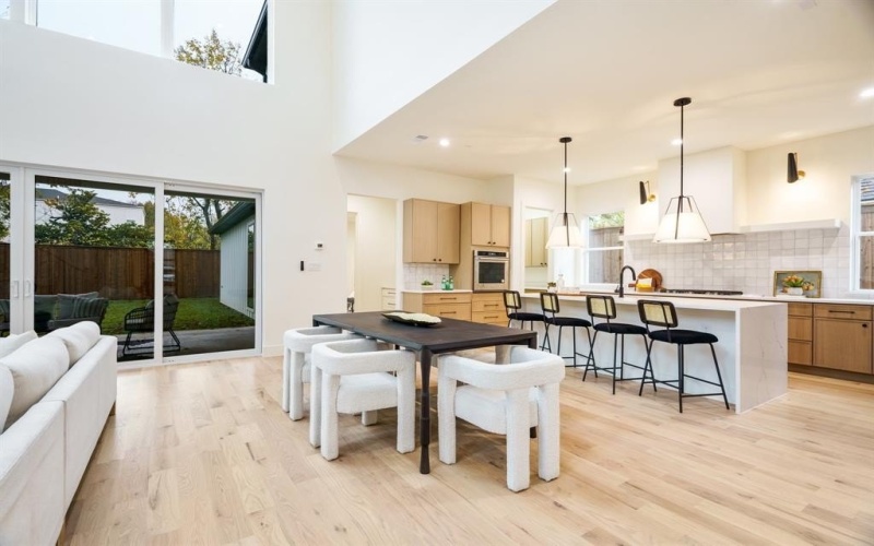 4722 Capitol Avenue, Dallas, TX 75204, 4 Habitaciones Habitaciones , ,5 BañosBaños,Residential,En Venta,4722 Capitol Avenue,20791223