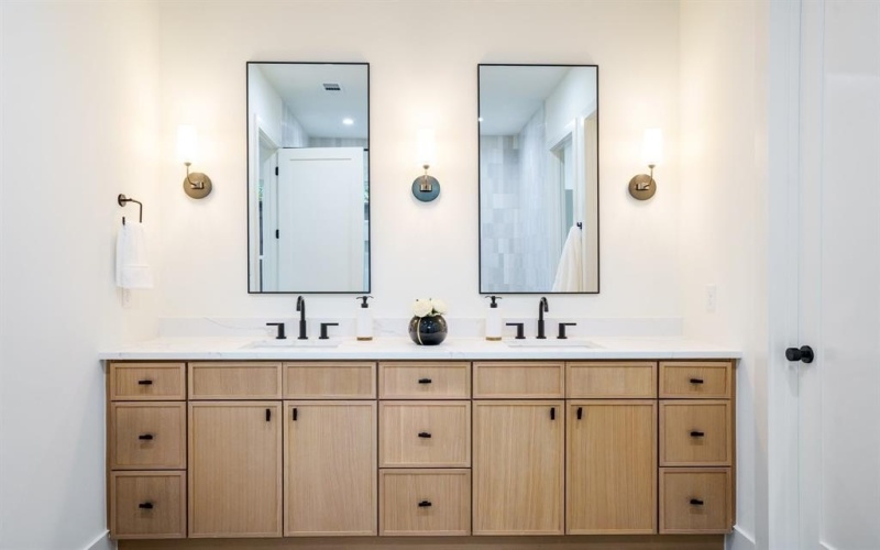 4722 Capitol Avenue, Dallas, TX 75204, 4 Habitaciones Habitaciones , ,5 BañosBaños,Residential,En Venta,4722 Capitol Avenue,20791223