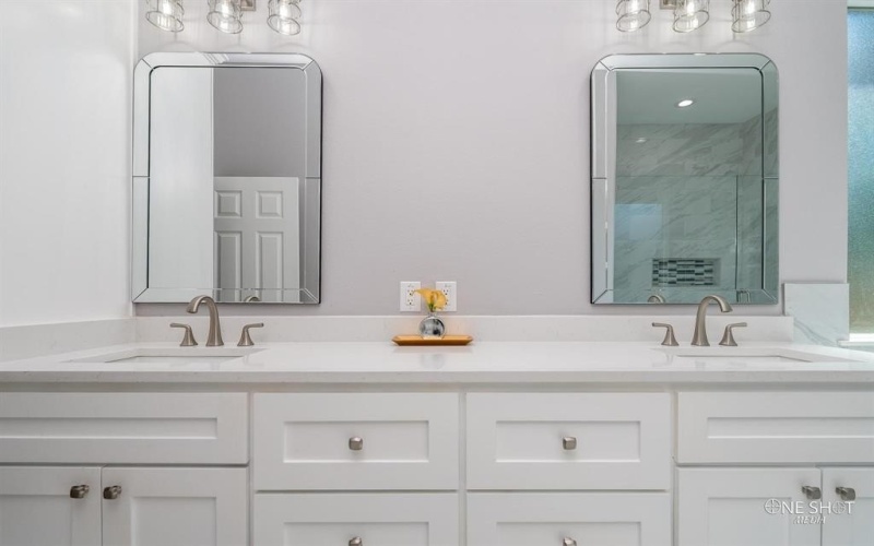 802 Waters Edge Drive, Abilene, TX 79602, 4 Habitaciones Habitaciones , ,3 BañosBaños,Residential,En Venta,802 Waters Edge Drive,20732626