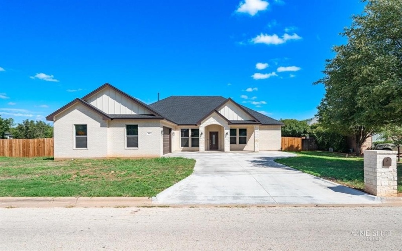 802 Waters Edge Drive, Abilene, TX 79602, 4 Habitaciones Habitaciones , ,3 BañosBaños,Residential,En Venta,802 Waters Edge Drive,20732626