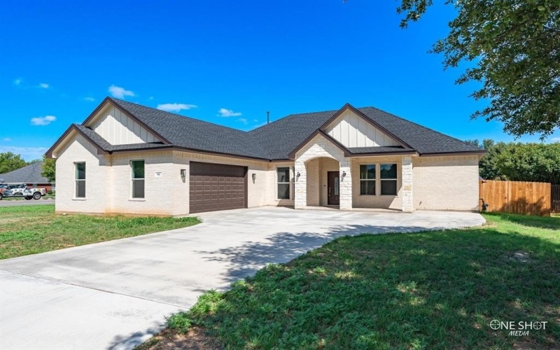 802 Waters Edge Drive, Abilene, TX 79602, 4 Habitaciones Habitaciones , ,3 BañosBaños,Residential,En Venta,802 Waters Edge Drive,20732626