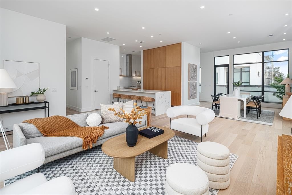 610 N Oak Cliff Boulevard #207, Dallas, TX 75208, 3 Bedrooms Bedrooms, ,3 BathroomsBathrooms,Residential,For Sale,610 N Oak Cliff Boulevard,20790709