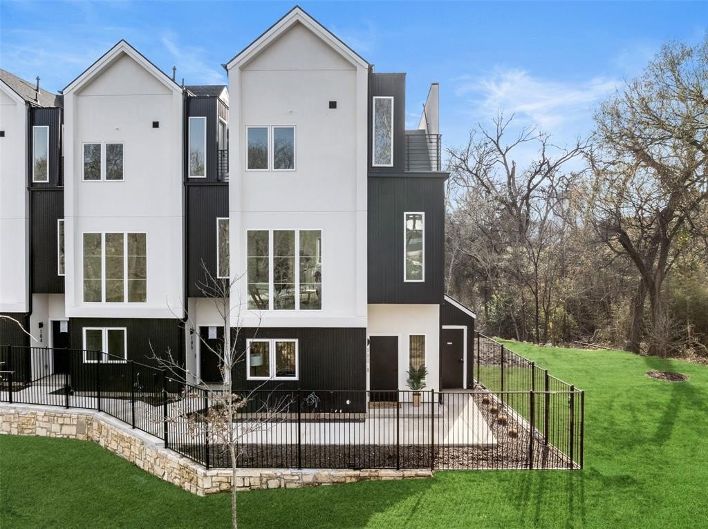 4811 Denton Drive #106, Dallas, TX 75235, 3 Habitaciones Habitaciones , ,3 BañosBaños,Residential,En Venta,4811 Denton Drive,20885428