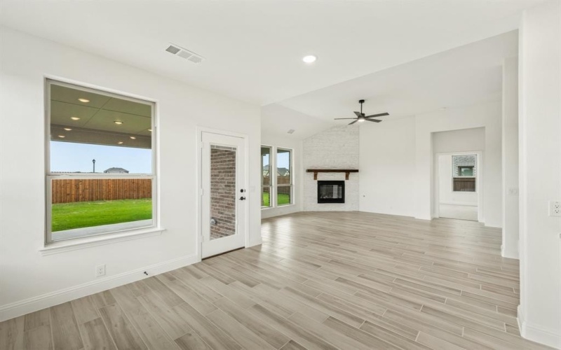 925 Cannes Drive, Red Oak, TX 75154, 4 Habitaciones Habitaciones , ,3 BañosBaños,Residential,En Venta,925 Cannes Drive,20818879