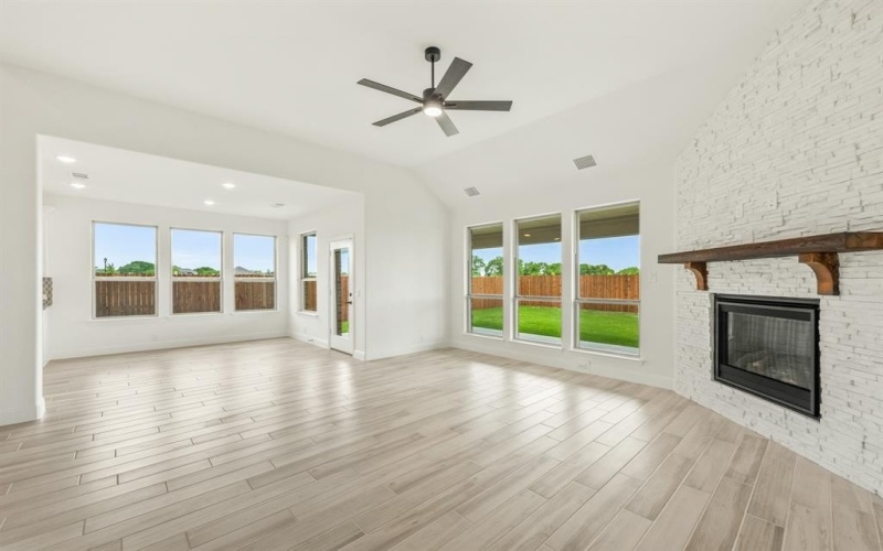 925 Cannes Drive, Red Oak, TX 75154, 4 Habitaciones Habitaciones , ,3 BañosBaños,Residential,En Venta,925 Cannes Drive,20818879