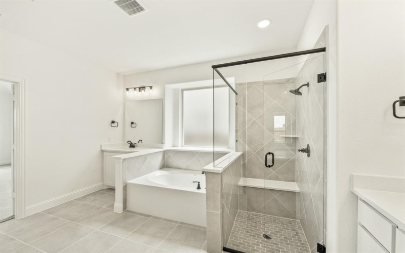 925 Cannes Drive, Red Oak, TX 75154, 4 Habitaciones Habitaciones , ,3 BañosBaños,Residential,En Venta,925 Cannes Drive,20818879