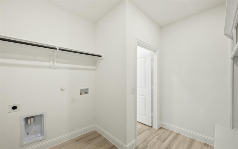 925 Cannes Drive, Red Oak, TX 75154, 4 Habitaciones Habitaciones , ,3 BañosBaños,Residential,En Venta,925 Cannes Drive,20818879
