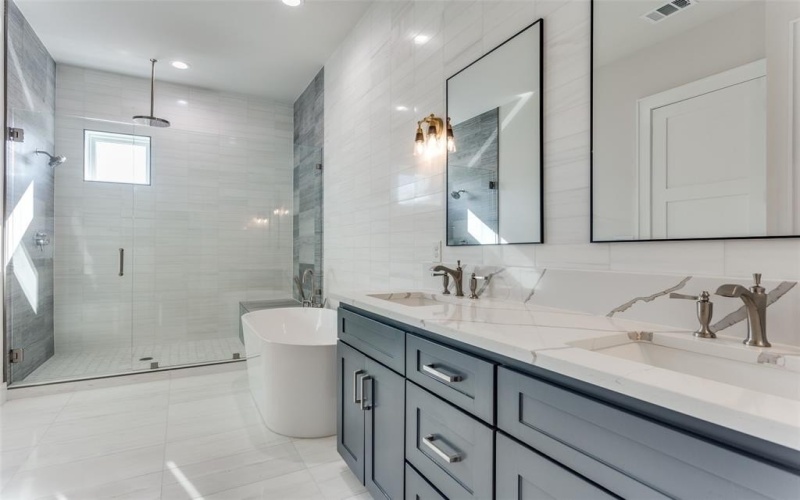 235 E Nash Street #113, Grapevine, TX 76051, 3 Bedrooms Bedrooms, ,3 BathroomsBathrooms,Residential,For Sale,235 E Nash Street,20876366